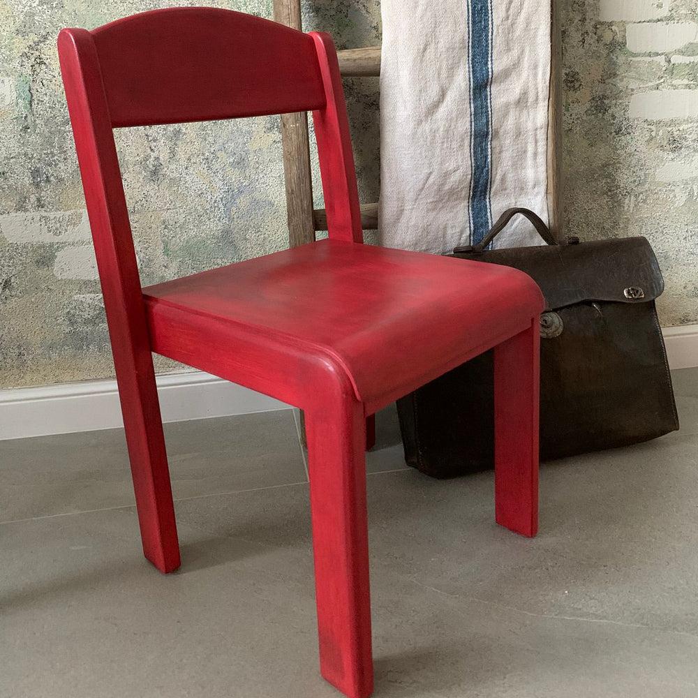 Stuhl in Yellowchair Rot Nr. 5 gestrichen