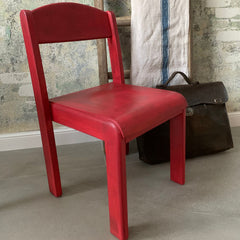 Stuhl in Yellowchair Rot Nr. 5 gestrichen