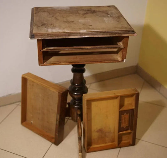 Schränkchen wird vor dem Streichen vorbereitet