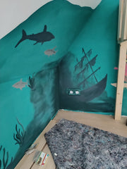 Wand mit Unterwasserwelt gestrichen mit Yellowchair Blaugrün Nr. 125