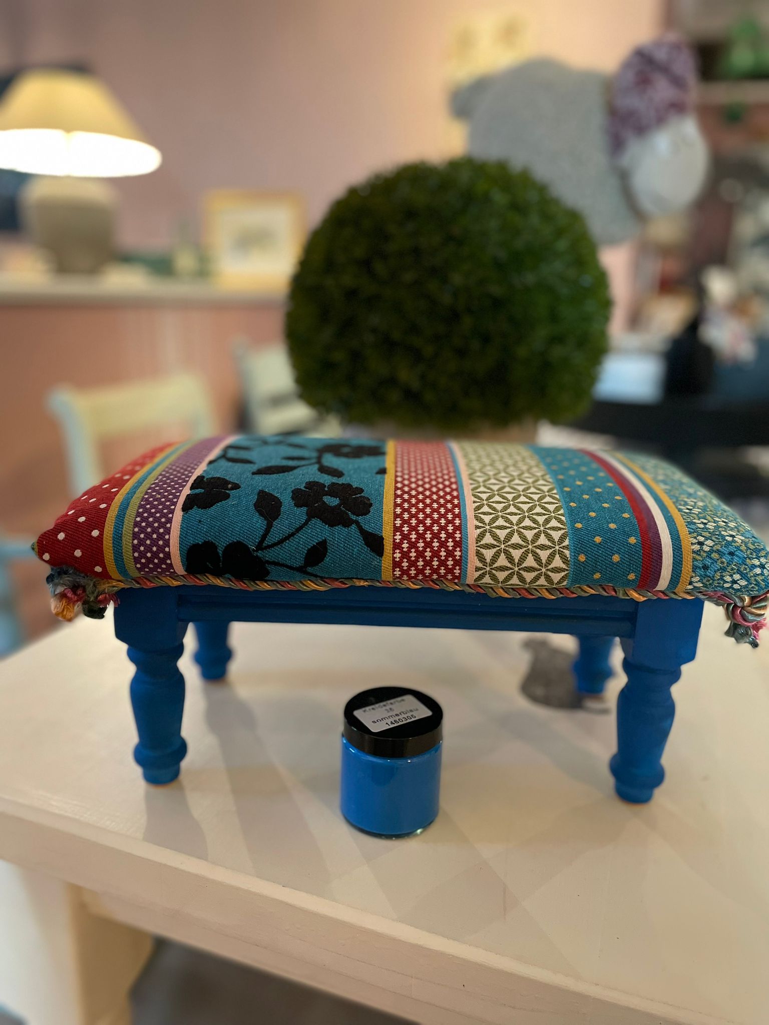 Hocker gestrichen mit Yellowchair Sommerblau Nr 10