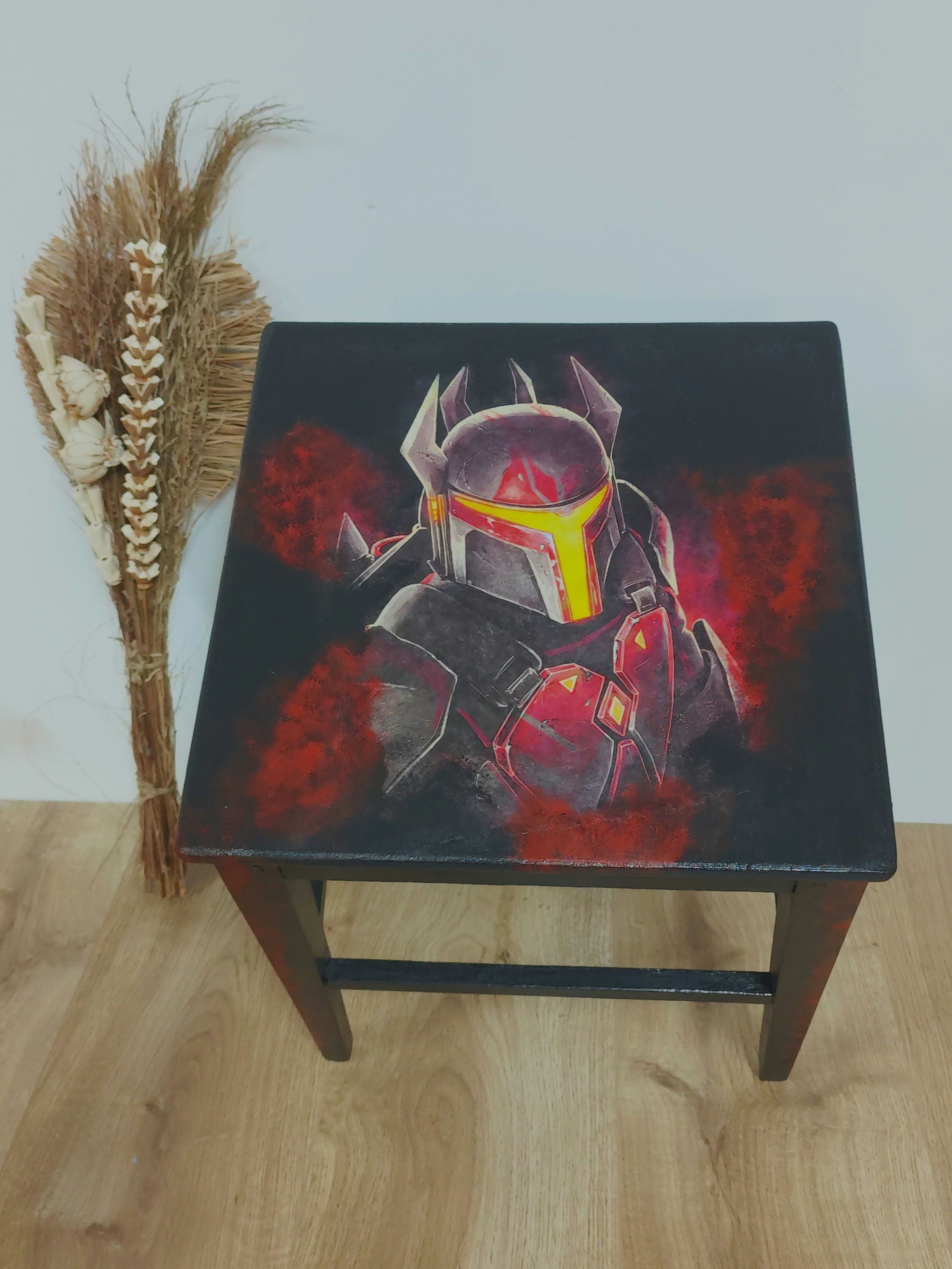 Hocker mit Fantasie Decoupagepapier